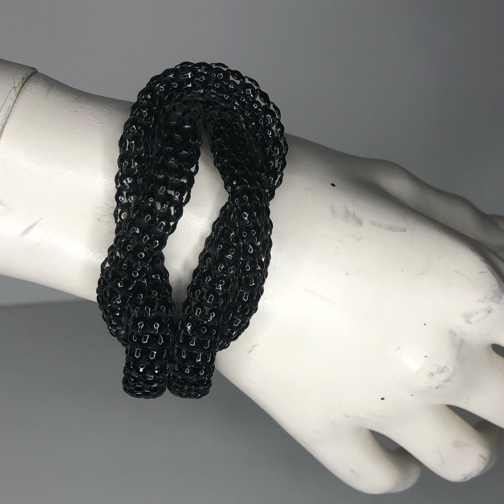 Black chain knotted bracelet with clasp to fasten